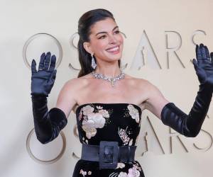 La actriz Anne Hathaway fue la autora de la sorpresa de este viernes, al revelar que está felizmente embarazada de su tercer hijo con su esposo, el productor y diseñador Adam Shulman.