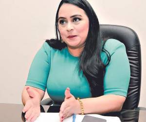 La exfuncionaria habría utilizado su posición de superioridad jerárquica para ejercer presiones y actos de hostilidad contra las víctimas, dice el requerimiento fiscal.