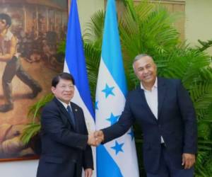 Momento en que el hondureño presentaba sus credenciales ante las autoridades nicaragüenses.