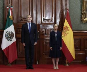 En la ceremonia oficial de bienvenida, que se realizó en el Salón Embajadores de Palacio Nacional, se entonaron los himnos nacionales de México y España.