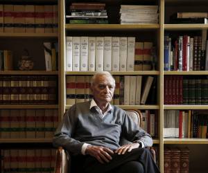 Ganador del Premio Nacional de las Letras Españolas y del Premio Nacional de Literatura, su obra, encabezada por la emblemática tetralogía Antagonía, marcó a varias generaciones de lectores y escritores.