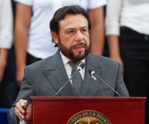 El vicepresidente de El Salvador, Félix Ulloa, habla durante la inauguración del mes de la independencia, este martes en el Palacio Nacional en San Salvador, El Salvador.