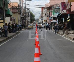 La Alcaldía Municipal del Distrito Central (AMDC) inició un operativo en la cuarta avenida de Comayagüela con el objetivo de descongestionar las calles y aliviar el tránsito vial. Más detalles a continuación.