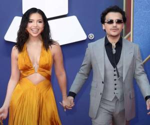 La conversación sobre la mediática relación de Christian Nodal y Ángela Aguilar se intensificó después de que el sonorense recibiera un Latin Grammy y diera un discurso que muchos interpretaron como distante porque no mencionó a su esposa. Ese instante derivó en especulaciones sobre la dinámica de la pareja y motivó diversas lecturas en redes.