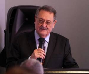 Edmundo Orellana mencionó que los apretados resultados en las elecciones indican que Honduras necesita una segunda vuelta electoral.