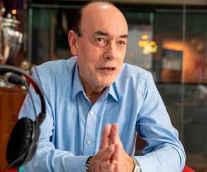 Tras varias semanas luchando por su vida, lamentablemente este domingo -24 de mayo- se confirmó la muerte del reconocido periodista y narrador deportivo Julio César Núñez, quien hoy deja en luto a las personas que en vida compartieron con esa mágica voz del “aguanta corazón”. ¿De qué murió?