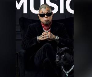 A.B. Quintanilla le reclama un millón de dólares a su hermana Suzette porque, según publicó, ella manejó mal las regalías del legado musical de Selena.