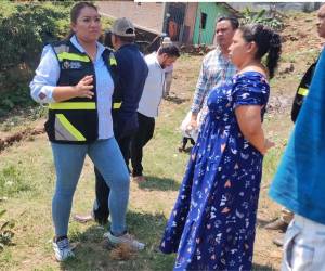 El proyecto de apertura de calle en Monte de los Olivos avanza en gestión municipal y se prevé su ejecución en este mes, según informó la vicealcaldesa Saraí Rivera.