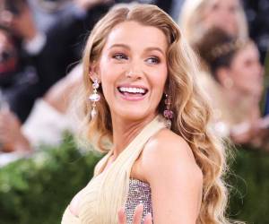 Horas después de anunciar el acuerdo extrajudicial con Justin Baldoni, Blake Lively apareció en la Met Gala 2026, una decisión que fuentes cercanas describen como parte de una estrategia deliberada para retomar su presencia pública.
