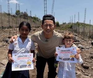El filántropo japonés Shin Fujiyama inició la construcción de una nueva escuela en la colonia Cerro Grande, zona 5 de Tegucigalpa, como parte de su meta educativa en el país.