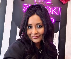 La estrella de reality shows Nicole Polizzi, conocida por su participación en Jersey Shore, ha revelado públicamente que enfrenta un diagnóstico de células cancerosas en el cuello uterino, información que compartió mediante un video en su cuenta de TikTok.