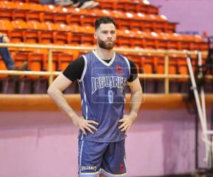 Enrique Facussé se consagró campeón nacional de baloncesto con Jaguares.