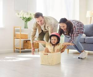 Entre uno y dos años, los niños necesitan de 11 a 14 horas de sueño diarias (incluyendo siestas) con horarios regulares.
