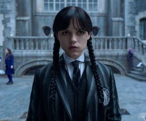 Tras alcanzar el reconocimiento internacional con la serie de Netflix Merlina, dirigida por Tim Burton, Jenna Ortega pausará su trabajo en proyectos de televisión, por lo que la tercera temporada de la serie cerrará ese ciclo por tiempo indefinido.