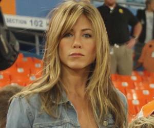 Jennifer Aniston mantiene desde hace más de un año una relación con el hipnoterapeuta y life coach Jim Curtis, según confirman fuentes cercanas a la actriz.