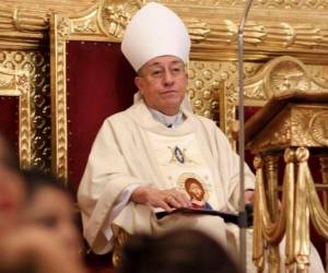 Advirtió que los políticos que se convierten en dictadores son personas que se vuelven ciegas, piensa que es Dios y que sus caprichos deben ser leyes.