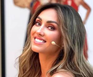 Anahí celebra 43 años consolidada como una de las figuras más influyentes del entretenimiento mexicano, con una trayectoria marcada por éxitos y retos personales.