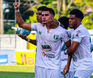 Erick Puerto la pasa mal y el gol se le está negando con Platense.