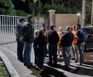 Los vecinos reclaman la intervención de la Alcaldía y del gobierno central ante la contaminación sónica y de polvo que sufren a diario.