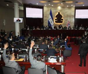 En todas las sesiones se ha tenido la presencia de los 128 diputados.