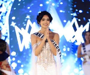 El invitado no especificó a cuál de los hermosos vestidos que portó Luisa Pineda se refería.