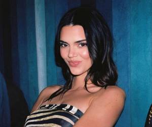 La modelo Kendall Jenner ha causado revuelo en las redes sociales luego de asegurar que, a diferencia de las demás integrantes del clan Kardashian-Jenner, ella nunca se ha realizado una cirugía plástica en su rostro.