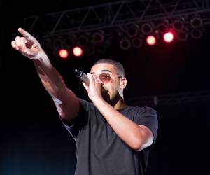 El rapero también ha logrado un nuevo récord de 42 canciones en una sola semana en la lista Hot 100.