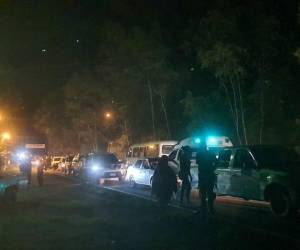 Los vecinos se apostaron por algunas horas en la vía, por lo que en la carretera se formó un pesado tráfico.