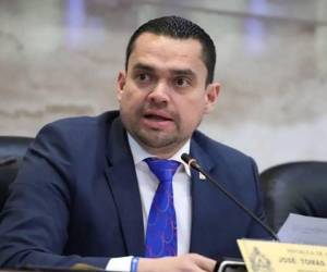 “Yo soy del criterio que tiene que desaparecer la Dipampco”, reiteró Zambrano.