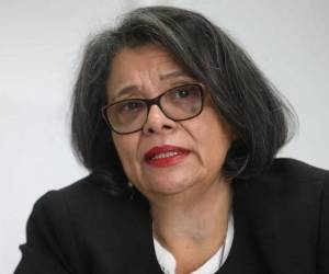 Sobre el Poder Ejecutivo, señala que la conformación del gabinete ha sido lenta y dispersa, con áreas aún sin completar su estructura.