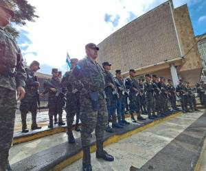 Los militares y policías actualmente mantienen el control del orden en el centro de la capital y en los alrededores del Congreso Nacional.