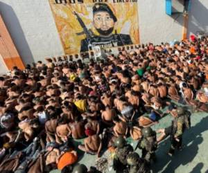 Mueven a 87 reclusos de la prisión de Ecuador donde hubo 31 asesinados