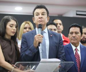 La comisionada presidenta de la UFTF, Ivonne Ardón, indicó que a Salvador Nasralla se le informó sobre las inconsistencias detectadas para que pudieras subsanarlas.
