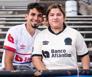La afición del equipo Olimpia se hizo presente al estadio desde horas tempranas