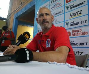 Espinel salió molesto en conferencia de prensa de la jornada 19 de Liga Nacional.