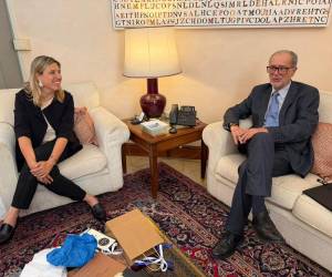 El embajador Mariano Jiménez Talavera presentó sus copias de estilo ante la ministra plenipotenciaria Irene Castagnoli, subdirectora de la Oficina de Protocolo del Ministerio de Asuntos Exteriores de Italia.