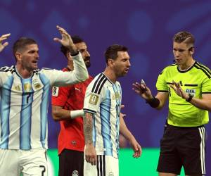 La FIFA tomó una determinación el árbitro que pitó el polémico encuentro entre Argentina y Egipto, cotejo que ganaron los campeones del mundo con marcador de 3-2.