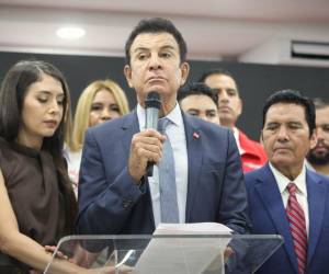 Nasralla afirmó que su posición no responde a interpretaciones personales, sino a “señalamientos documentados” que, aseguró, obligan a fijar una postura clara frente al país.