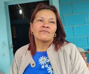 Entre lágrimas, la madre de Jhonny Neptaly Gómez relató cómo su hijo fue engañado con una malteada antes de ser llevado a la bodega donde perdió la vida.