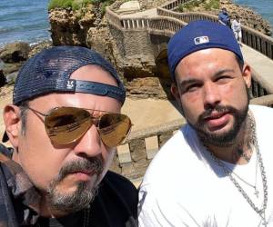 Meses atrás, el rapero ya había generado polémica al aparecer en un video portando una gorra con referencias al Cártel Jalisco Nueva Generación (CJNG).