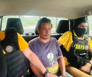 El hombre de 40 años de edad fue capturado por agentes de la Dirección Nacional Policial Antidrogas, por suponerlo integrante de la banda criminal Cartel del Diablo en Sulaco, Yoro.