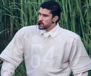 Bad Bunny hizo historia al ser el primer cantante en interpretar el show de medio tiempo completamente en español.