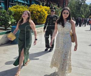 Las hijas del expresidente, Juan Orlando Hernández (2014-2022), asistieron este jueves al Campo Parada Marte, en Tegucigalpa, para presenciar la ceremonia de traspaso de mando y retiro de altos oficiales de las Fuerzas Armadas de Honduras. ¿Cuáles fueron los motivos?