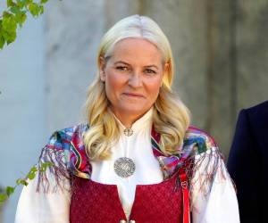 La princesa Mette-Marit de Noruega, de 52 años, ha sido incluida en la lista de espera para recibir un trasplante de pulmón, debido al empeoramiento de la fibrosis pulmonar crónica que se le diagnosticó en 2018, informó este viernes la Casa Real de este país nórdico.