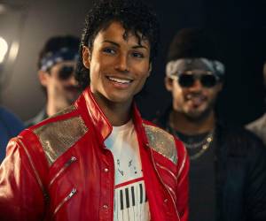 La película muestra desde el descubrimiento del talento de Michael Jackson como líder de los Jackson Five hasta su conversión en una visionaria estrella.