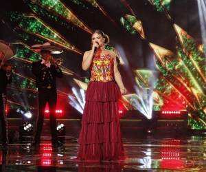 Así lució Cesia Saenz en el escenario en el décimo concierto de La Academia.