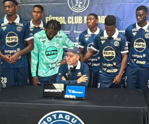 Javier López tuvo el respaldo de sus jugadores del Motagua en el inicio de la conferencia.