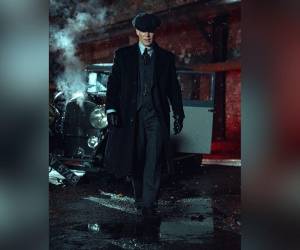 La serie está ambientada en Birmingham, Inglaterra, justo después de la I Guerra Mundial (1919), mostrando la vida de la clase trabajadora y la evolución de bandas criminales. En la primera temporada se presenta a la familia Shelby y cómo Tommy Shelby comienza a expandir su banda criminal, los Peaky Blinders, mientras lidia con la policía, rivales y su ambición de poder.