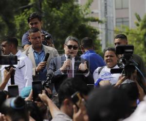 Previo a su ingreso a la reanudación de su audiencia inicial, Juan Orlando Hernández reiteró que son inexistentes los delitos por los que se le imputa en el Caso Pandora II. Más detalles a continuación.