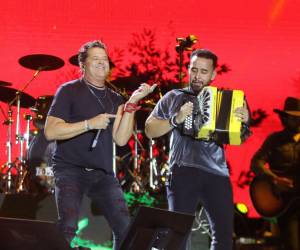 Luces, aplausos y una energía arrolladora marcaron el reencuentro de Carlos Vives y Fonseca con el público hondureño. Sin preámbulos, ambos artistas colombianos llevaron al escenario una propuesta visual y musical de alto nivel. A continuación, algunas de las fotografías.